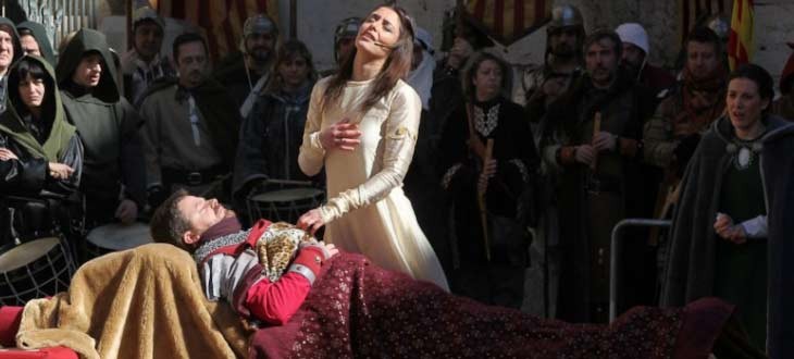 Isabel en el funeral de Juan Diego - Los Amantes de Teruel