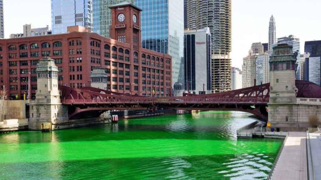 El río se tiñe de verde en Chicago en honor al día de San Patricio descubre más en Hunteet - Mentalfloss